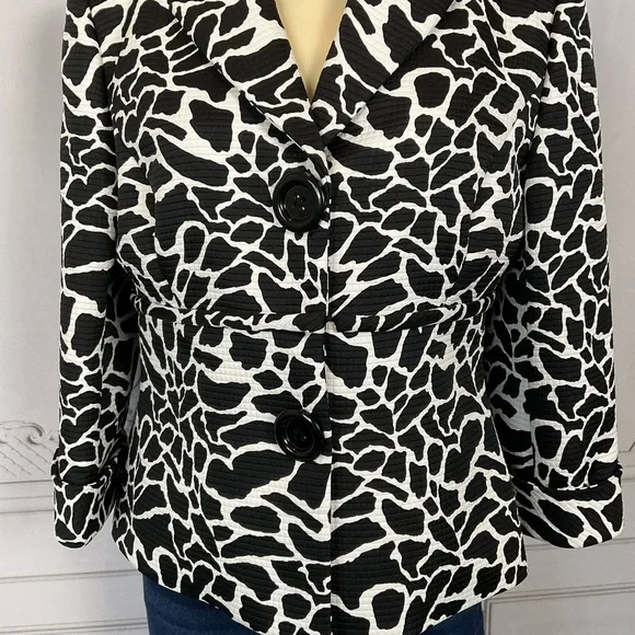Liz Claiborne Suits Black & White Animal Print Short Coat Size 10 Blazer Pre♥️’d - Picture 2 of 5